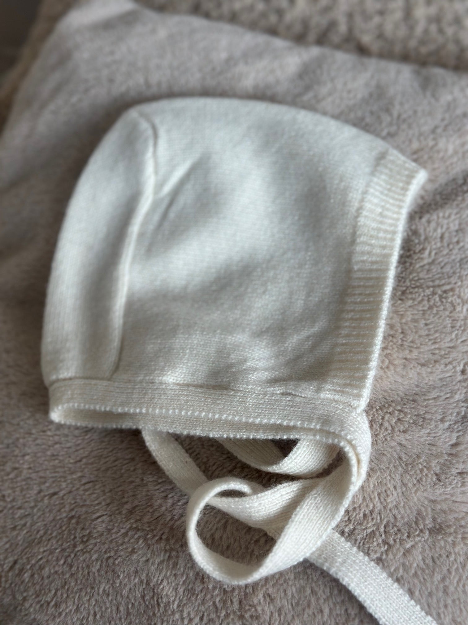 Baby Bindemütze aus Merinowolle