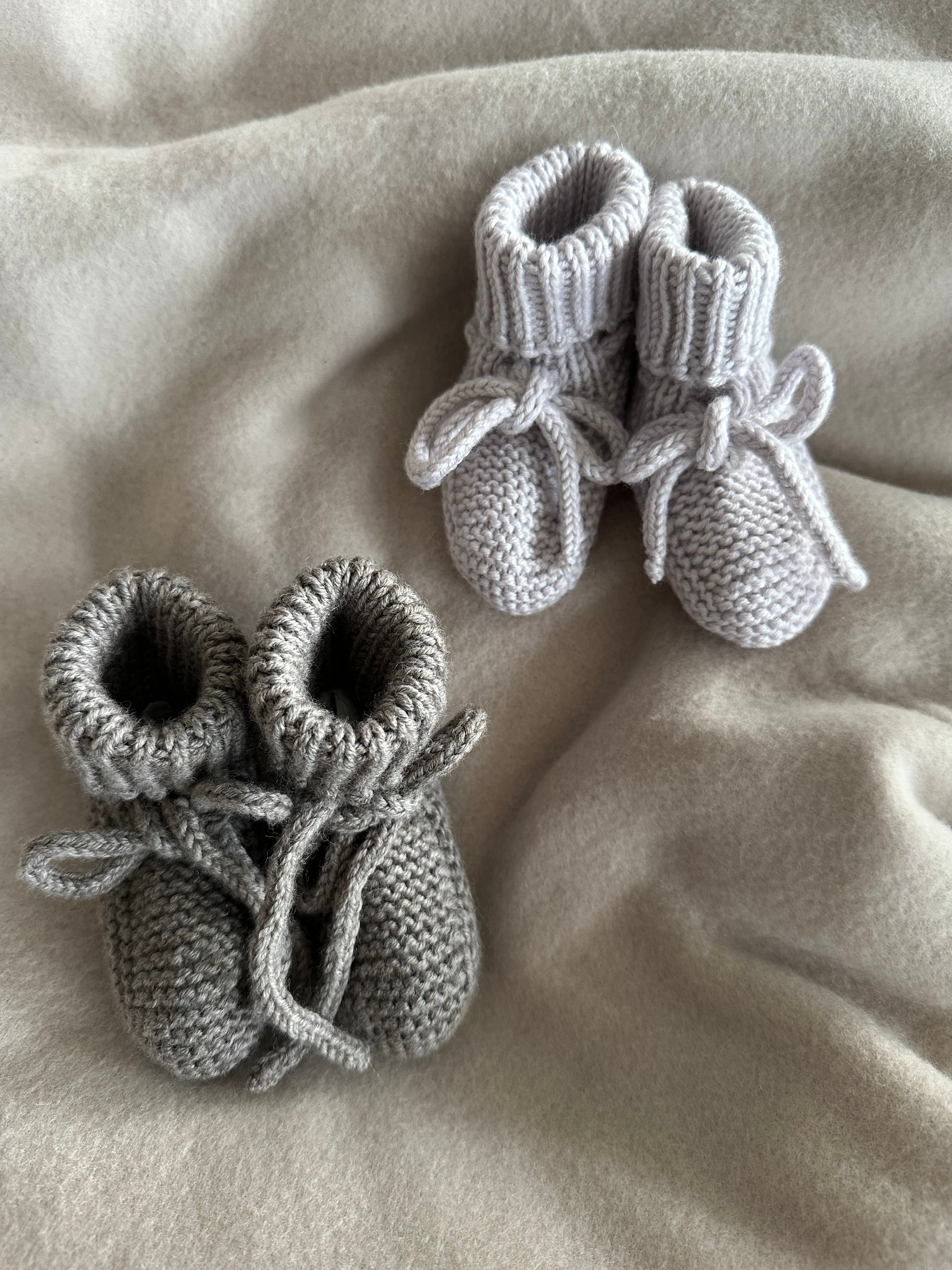 Babyschuhe aus Merinowolle (dunkelgrau)